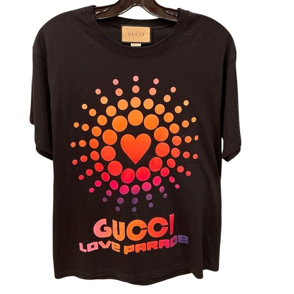 Gucci Unisex Black Tee with Red Accent - Picture 2 of 6